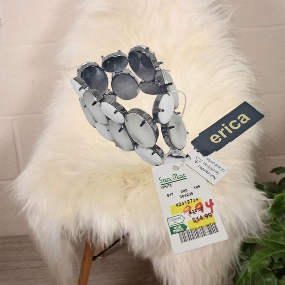 🌲10/$20. Slip-on Bracelet with White and Clear Beads - Picture 3 of 4